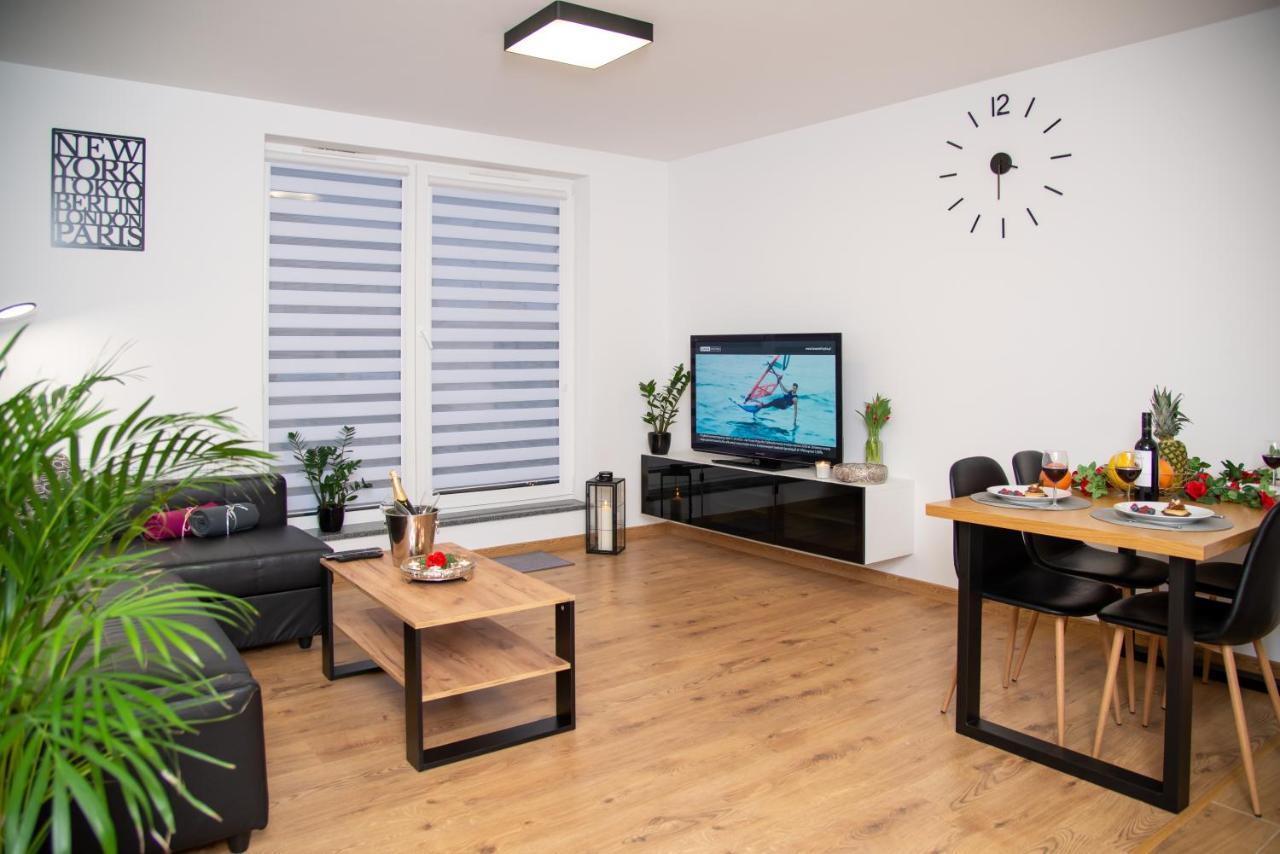 Maya'S Flats & Resorts 49 - Spacious 3 Rooms Apartment In Szafarnia Gdansk Exterior photo