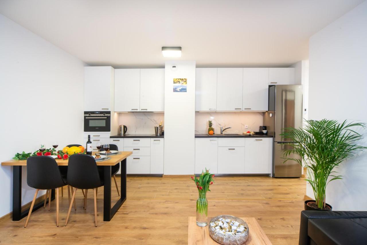 Maya'S Flats & Resorts 49 - Spacious 3 Rooms Apartment In Szafarnia Gdansk Exterior photo