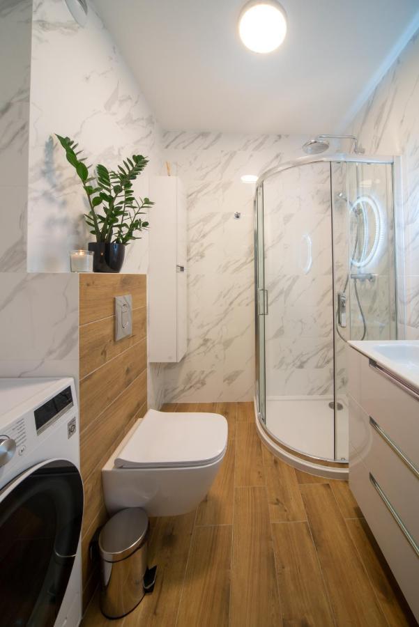 Maya'S Flats & Resorts 49 - Spacious 3 Rooms Apartment In Szafarnia Gdansk Exterior photo